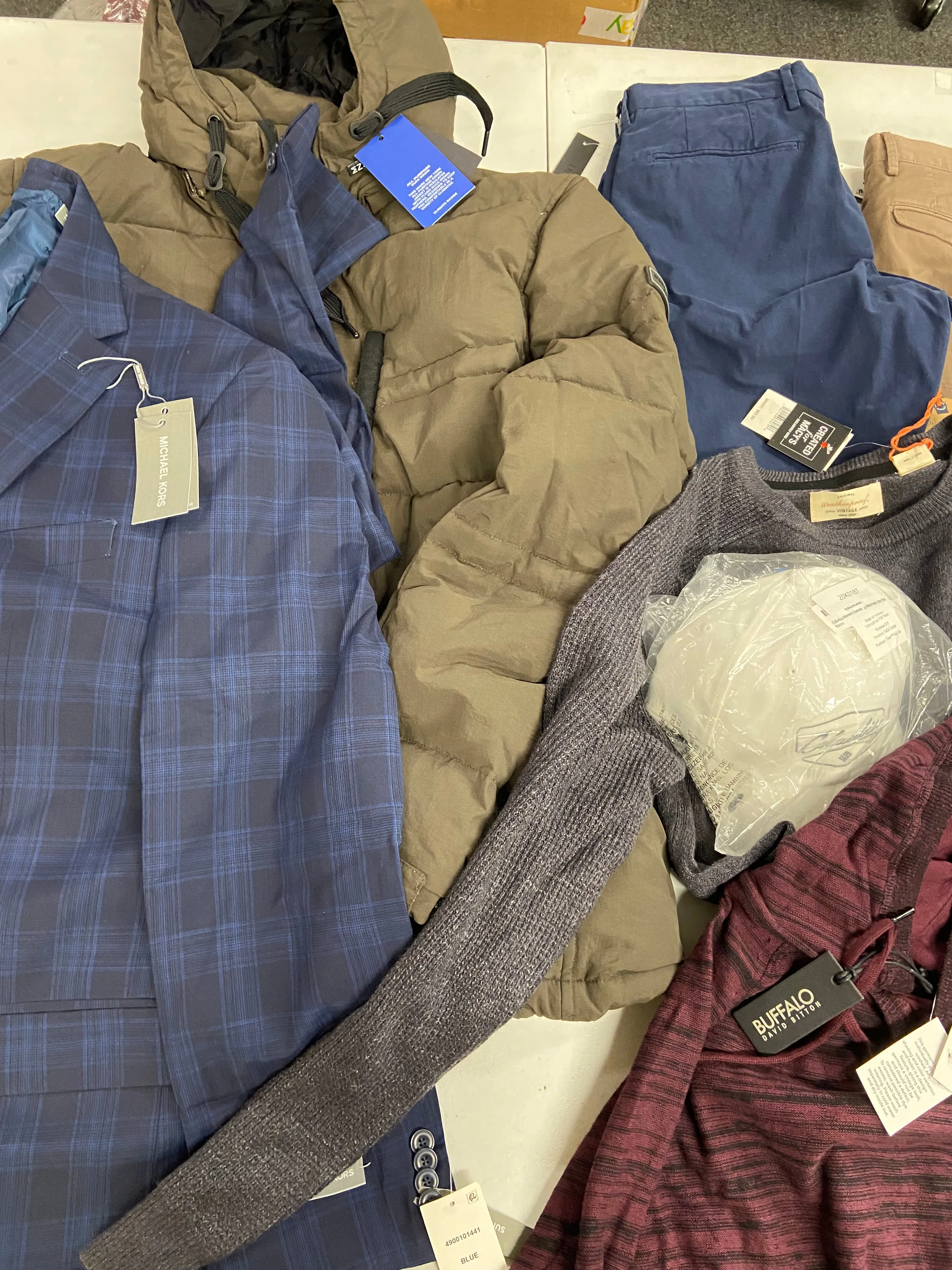 Men's Clothing Assorted Wholesale Lot, MICHAEL KORS, MARC NEW YORK, WEATHERPROOF, COLUMBIA, DYLAN GRAY and more, 8 items, Shelf Pulls, MSRP $1,436