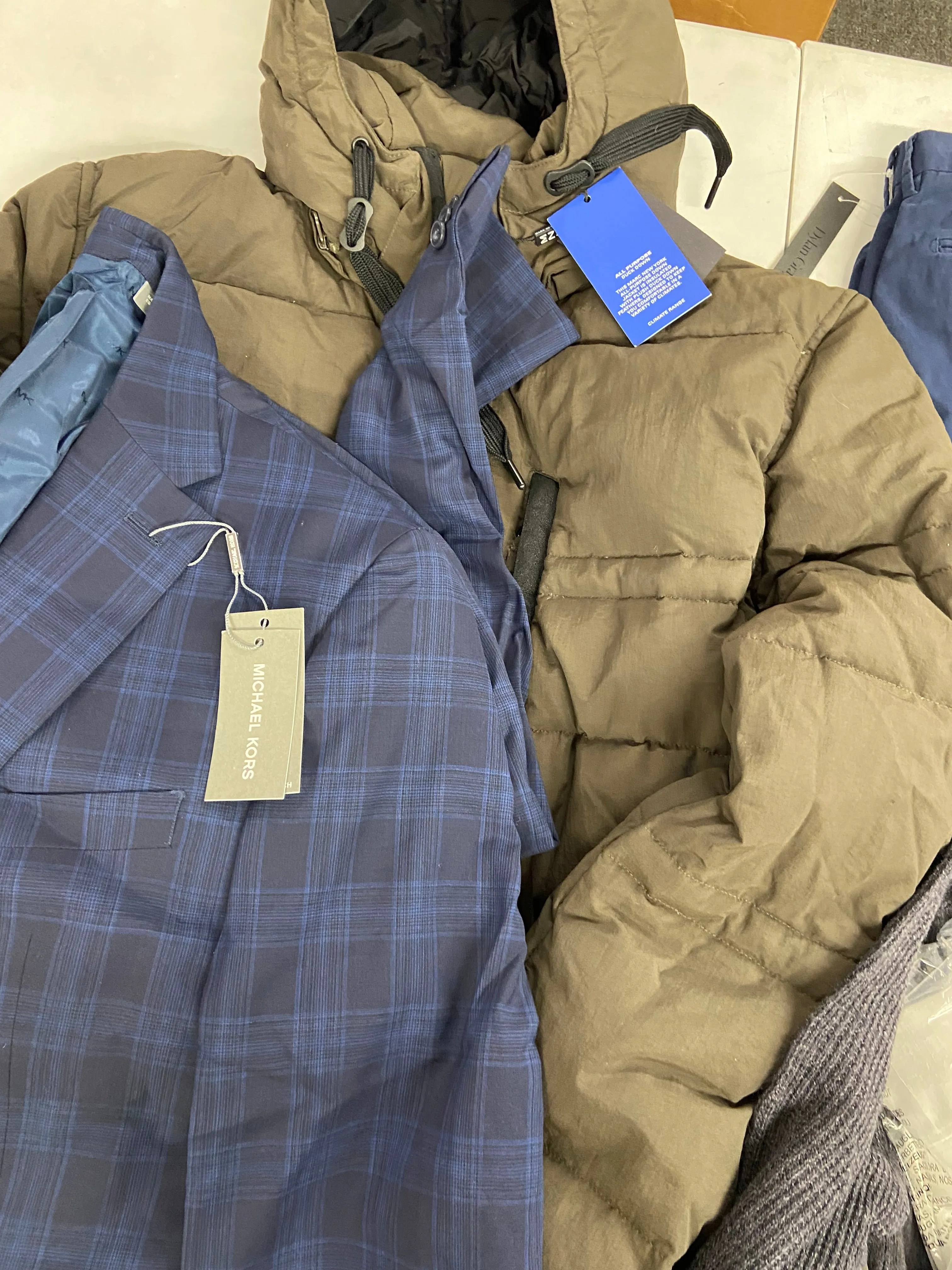 Men's Clothing Assorted Wholesale Lot, MICHAEL KORS, MARC NEW YORK, WEATHERPROOF, COLUMBIA, DYLAN GRAY and more, 8 items, Shelf Pulls, MSRP $1,436