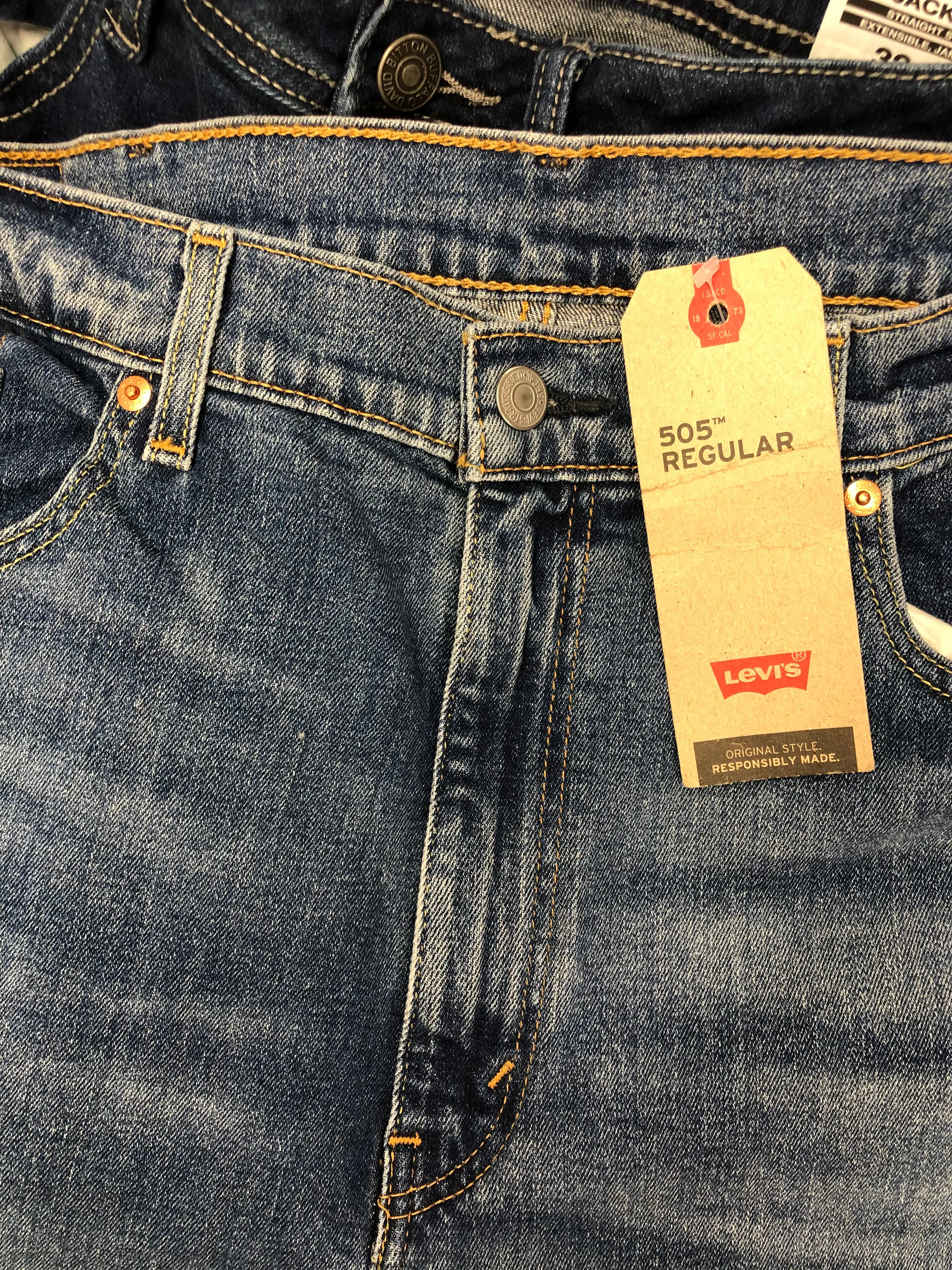 Men's Clothing Jeans & Pants Wholesale Lot, LEVIS, EDDIE BAUER, WEATHERPROOF, KIRKLAND, BUFFALO and more, 10 items, Shelf Pulls, MSRP $623