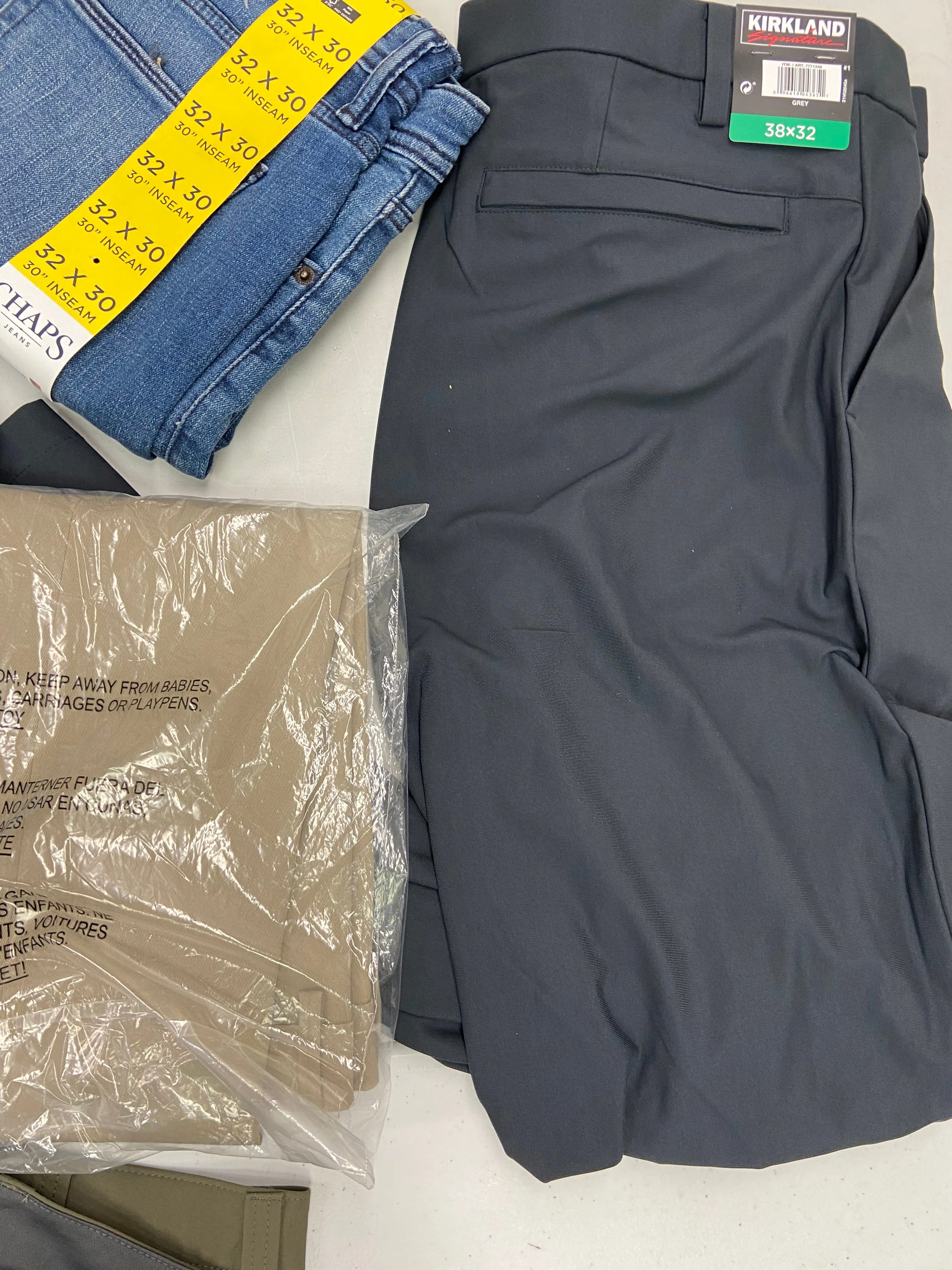 Men's Clothing Pants & Jeans Wholesale Lot, EDDIE BAUER, HAGGAR, WEATHERPROOF, ENGLISH LAUNDRY and more, 13 items, Shelf Pulls, MSRP $798