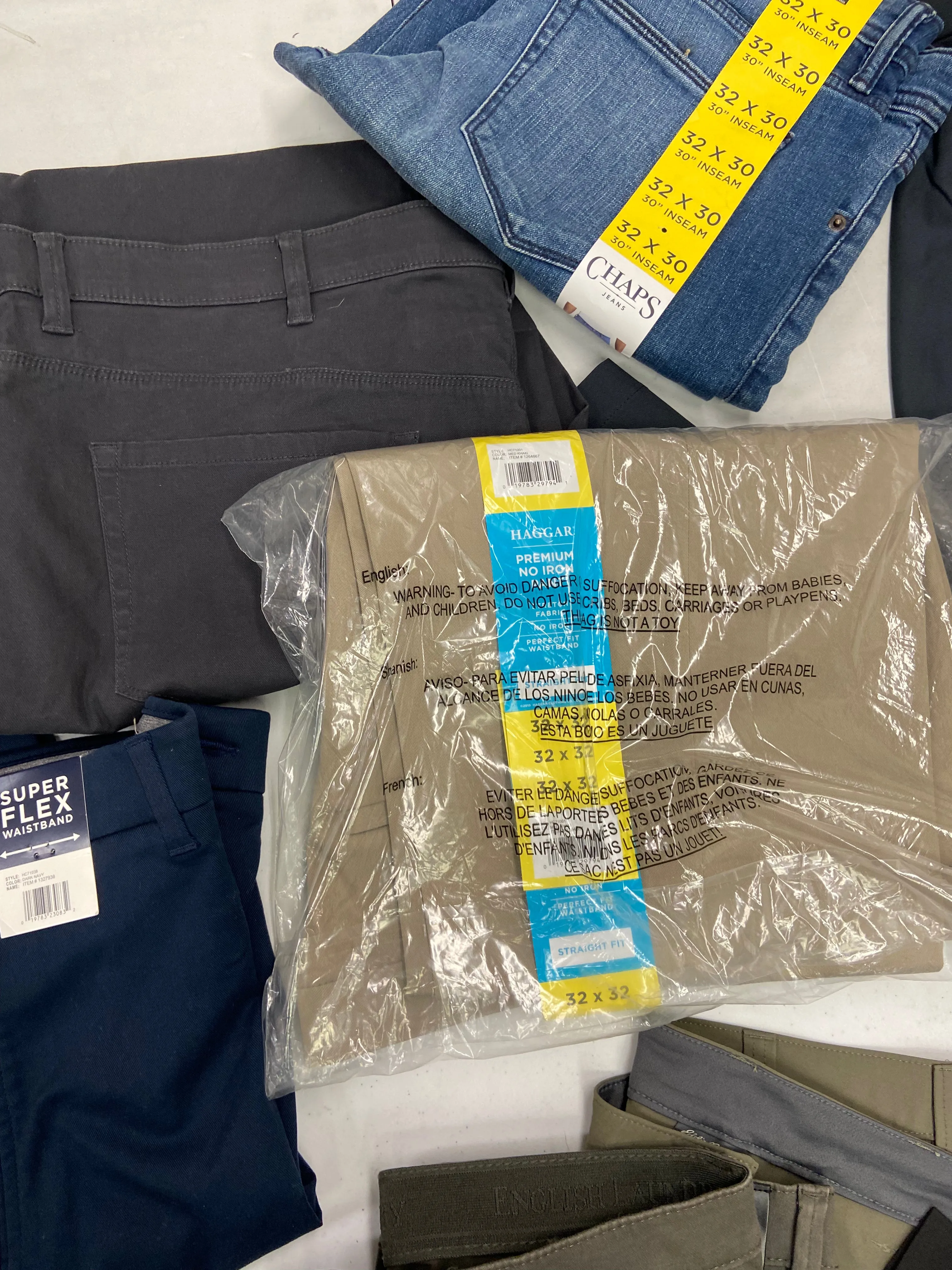 Men's Clothing Pants & Jeans Wholesale Lot, EDDIE BAUER, HAGGAR, WEATHERPROOF, ENGLISH LAUNDRY and more, 13 items, Shelf Pulls, MSRP $798