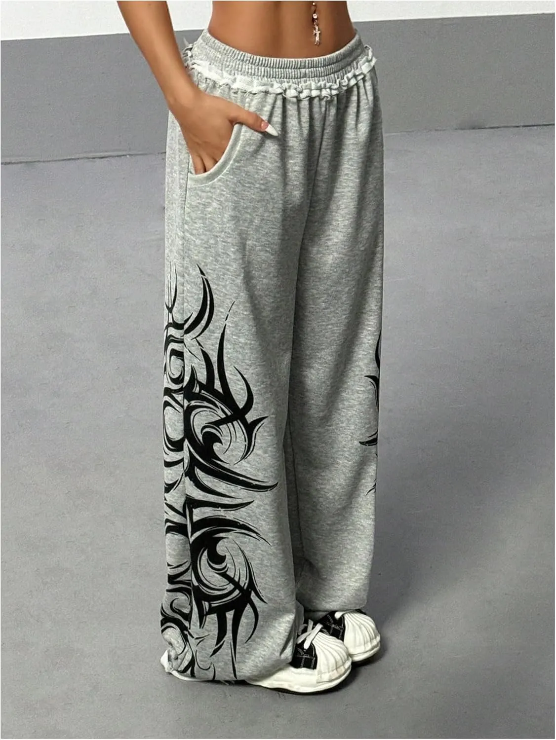 WDIRARA Women's Graphic Elastic Waist Baggy Sweatpants Gothic Punk Wide Leg Pants with Pockets