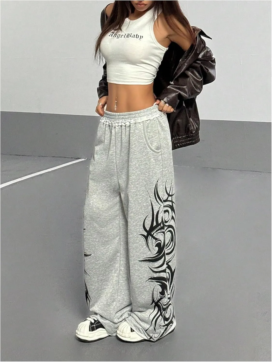 WDIRARA Women's Graphic Elastic Waist Baggy Sweatpants Gothic Punk Wide Leg Pants with Pockets
