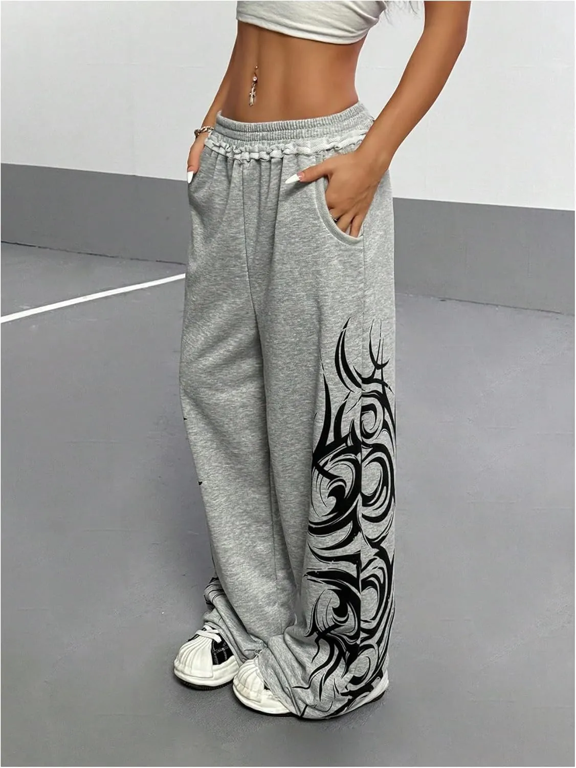 WDIRARA Women's Graphic Elastic Waist Baggy Sweatpants Gothic Punk Wide Leg Pants with Pockets