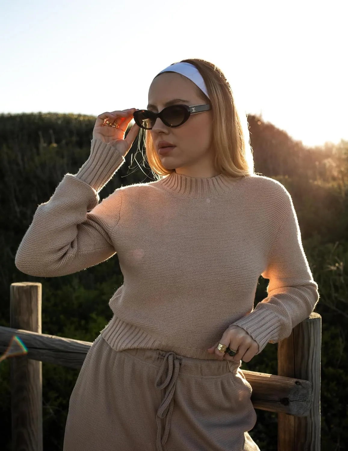 Zeagoo Women's 2025 Fall Crewneck Cropped Sweater Trendy Long Sleeve Ribbed Knit Pullover Jumper Tops
